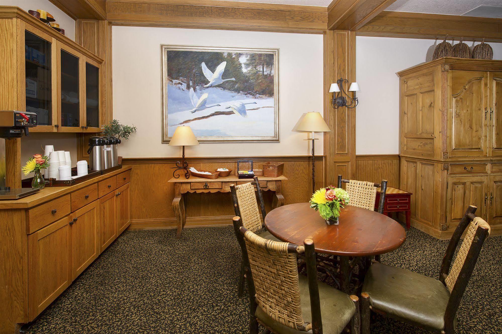 The Inn At Riverwalk Edwards Exterior photo